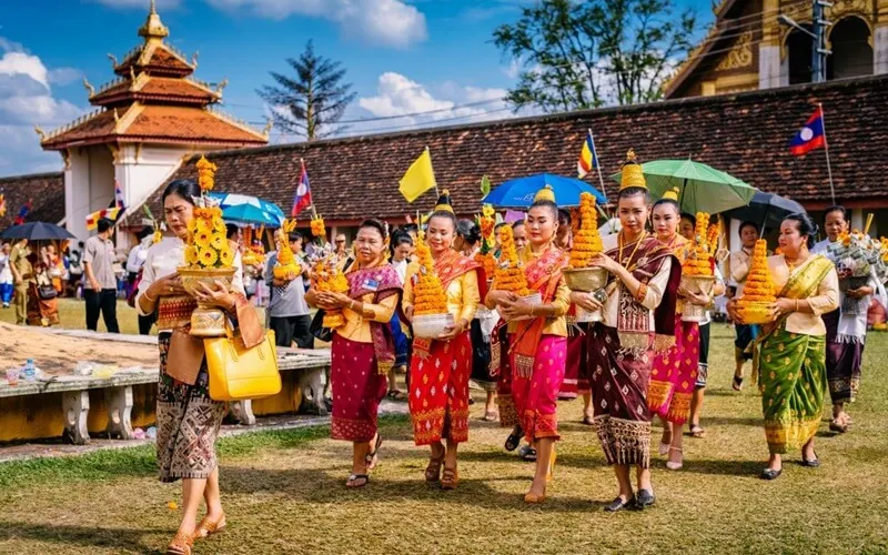 Laos Travel  Guides